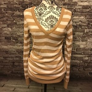 Old Navy women’s L long sleeve sweater.